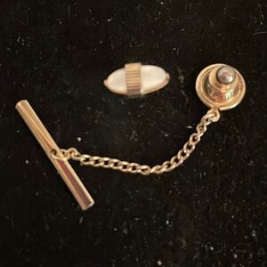 1950s-Swank Art Deco oval white Mother of Pearl/gold tone tie tack w/catch chain